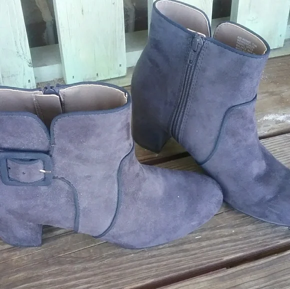 White Mountain Booties - Picture 3 of 6